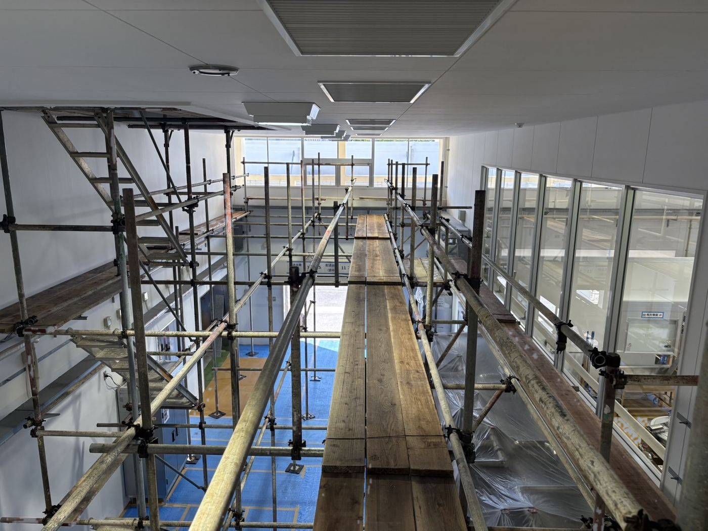 建物内部の内部足場