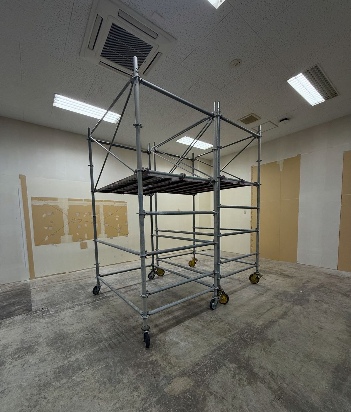 内部足場の施工写真