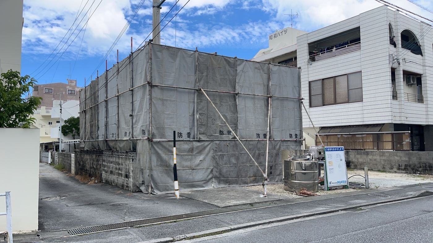 解体養生足場の施工写真
