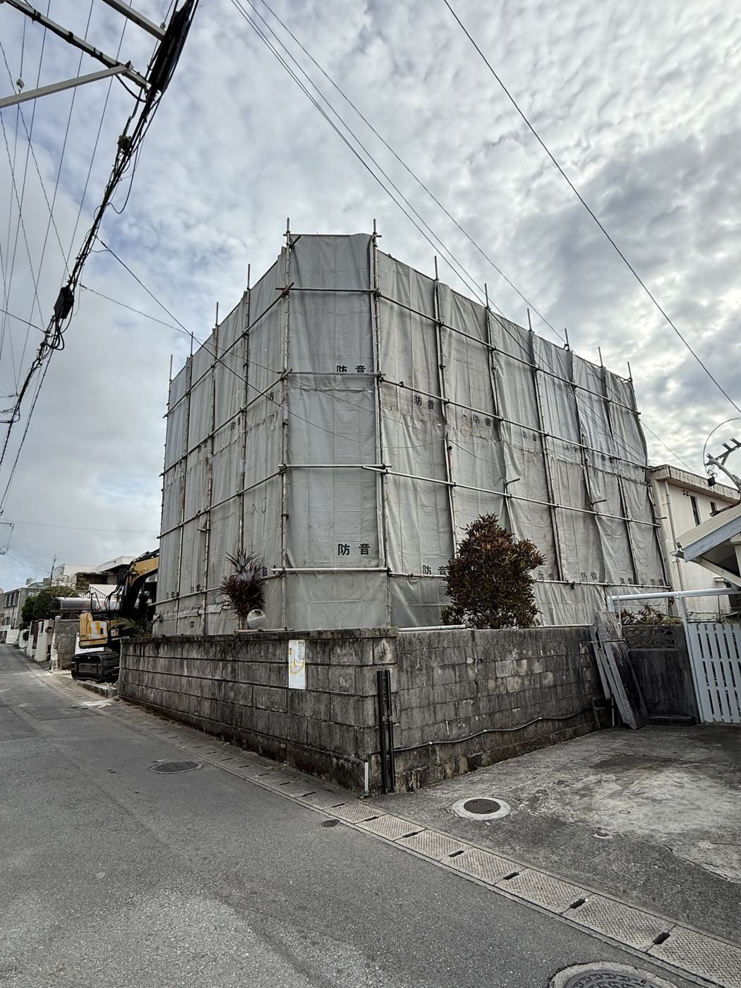 解体養生足場の施工写真